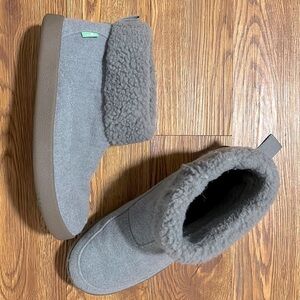 Sanuk Booties